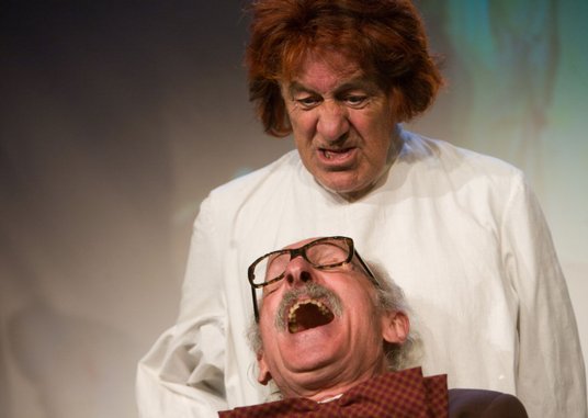 Franciszek Pieczka i Zbigniew Zapasiewiczk w „Słonecznych chłopcach” w warszawskim Teatrze Powszechn