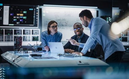 Gartner zakłada, że światowe wydatki na IT wyniosą w 2025 r. 5,4 bln USD, co oznacza niemal 8-proc. 