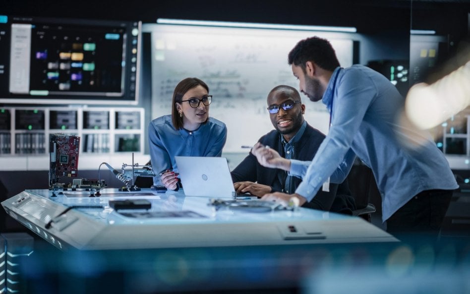 Gartner zakłada, że światowe wydatki na IT wyniosą w 2025 r. 5,4 bln USD, co oznacza niemal 8-proc. 
