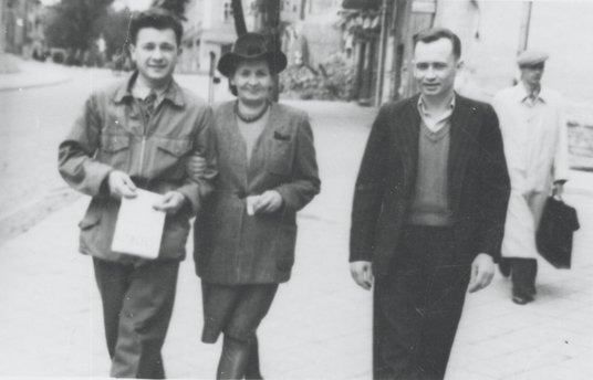 Po wojnie rodzina Borowskich przeprowadziła się do Olsztyna. Na zdjęciu widzimy od lewej: Tadeusza B