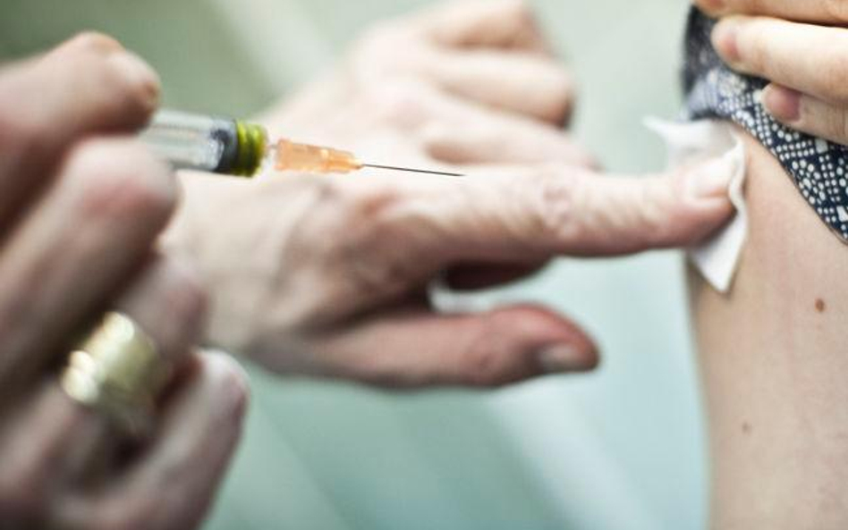 Pielęgniarki są narażone na zakłucia zużytymi igłami, a w konsekwencji na zarażenie wirusowym zapale