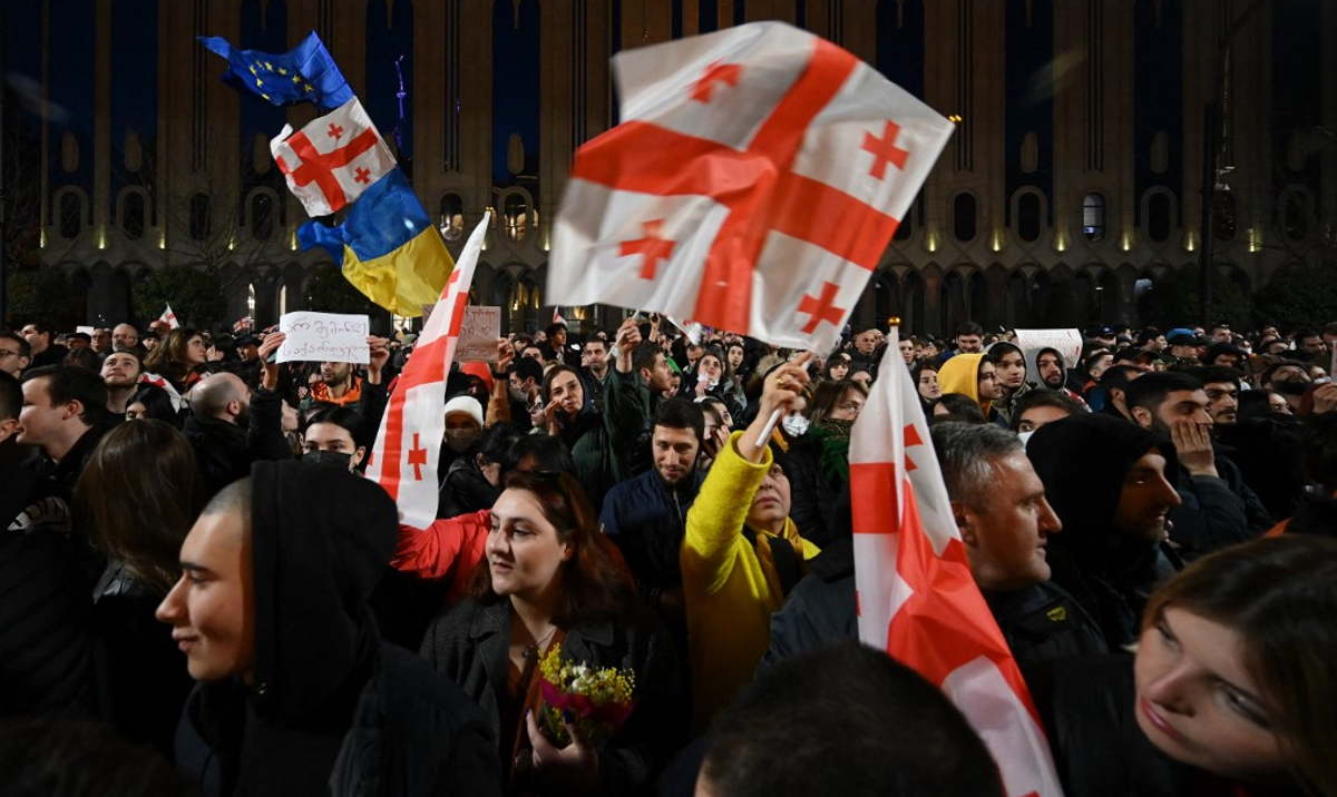 Rządząca Gruzją partia wycofuje projekt ustawy, który wywołał masowe protesty