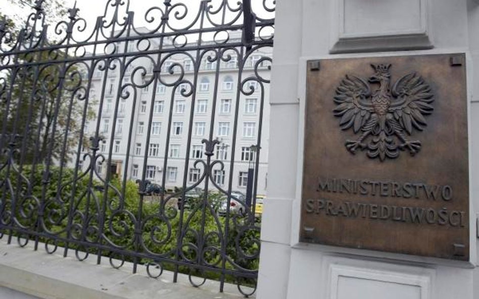 Trybunał zostawił sądy pod pieczą ministra