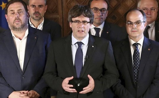 Carles Puigdemont i członkowie rządu Katalonii
