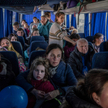 Teraz do UE przybywa 50 tys. Ukraińców dziennie, wcześniej nawet 200 tys. Na zdjęciu: autobus z ucho