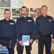 Policjanci, którzy ratowali jednej nocy dwóch desperatów razem z komendantem