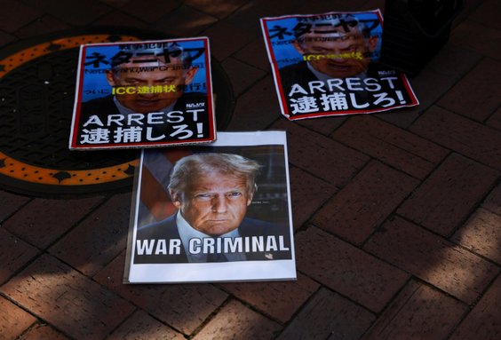 Protest przeciw atakowi USA na Iran przed ambasadą Stanów Zjednoczonych w Tokio