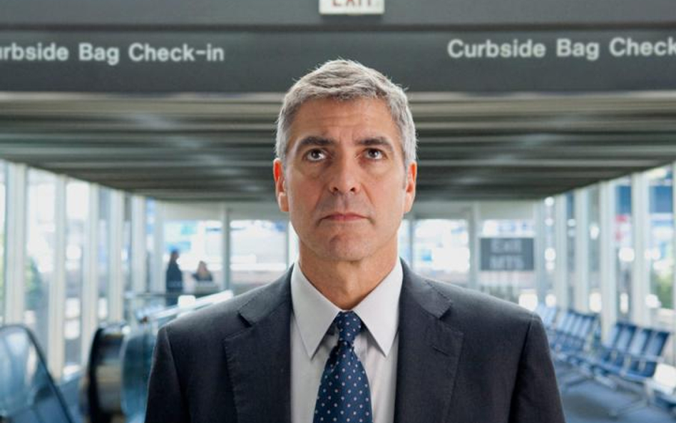 George Clooney; „W chmurach"