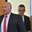 W poniedziałek minister finansów Tadeusz Kościński (na zdjęciu z lewej, z prawej premier Morawiecki)