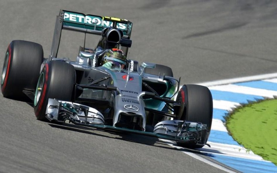Formuła 1 - kierowcy Mercedesa najlepsi na obu treningach