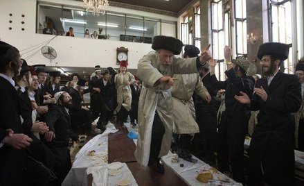Ultraortodoksyjni żydzi podczas święta Purim w Jerozolimie