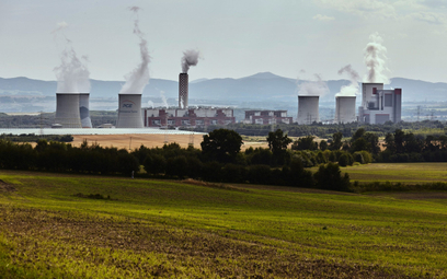 Kopalnia węgla brunatnego zaopatruje w surowiec elektrownię, która zabezpiecza od 4 do 7 proc. roczn