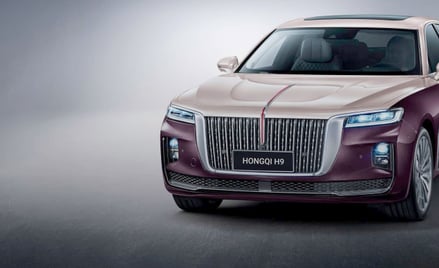 Hongqi H9 ma 5,13 m długości, można go zamówić z dwukolorowym nadwoziem