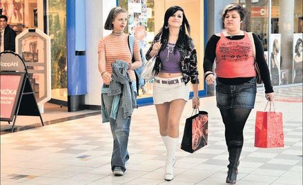 Życie galerianek przebiega w świecie sklepów i butików. Pierwsza z lewej nagrodzona Anna Kaczmarczyk