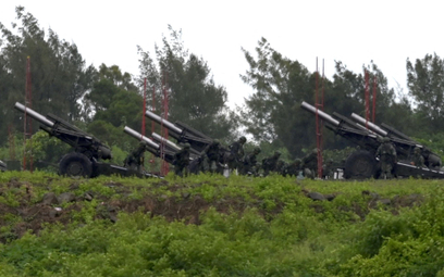 Artyleria z Tajwanu w czasie ćwiczeń z użyciem ostrej amunicji