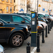 Miasta poszerzają strefy płatnego parkowania lub podnoszą stawki, by choć nieco poprawić kondycję sw