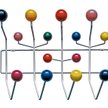 Wesoły wieszak „Hang it all”, 1953, stał się kultowym przedmiotem w latach 60. (Vitra)
