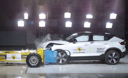 Nowy materiał mógłby zastąpić stal, która jest wykorzystywana jako absorber w zderzakach samochodów.