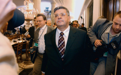 Lew Rywin (na zdjęciu podczas przesłuchań w Sejmie w lutym 2003 r.) wiedział, że jeżeli zostanie ska