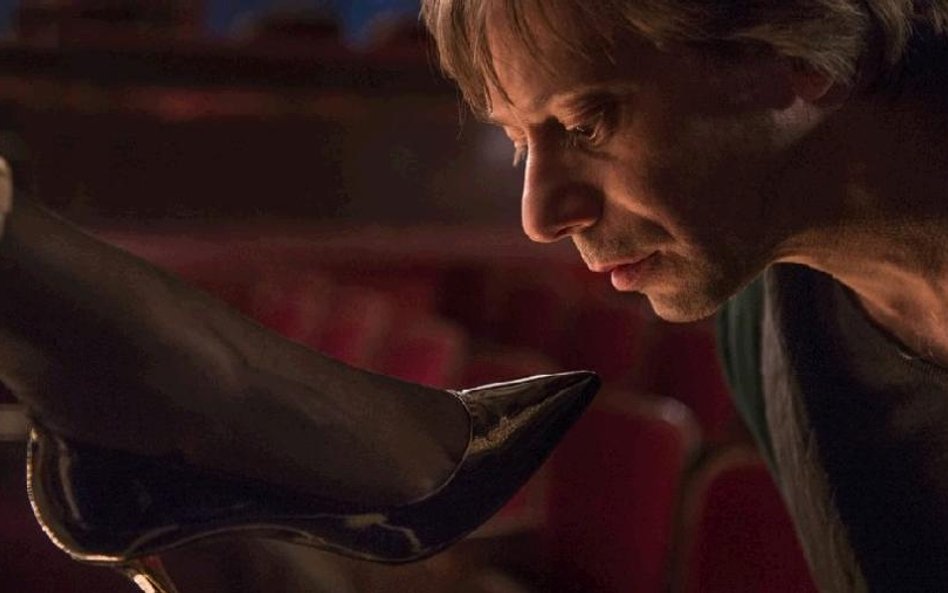 Mathieu Amalric ?w „Wenus ?w futrze”. ?Film od piątku ?w kinach