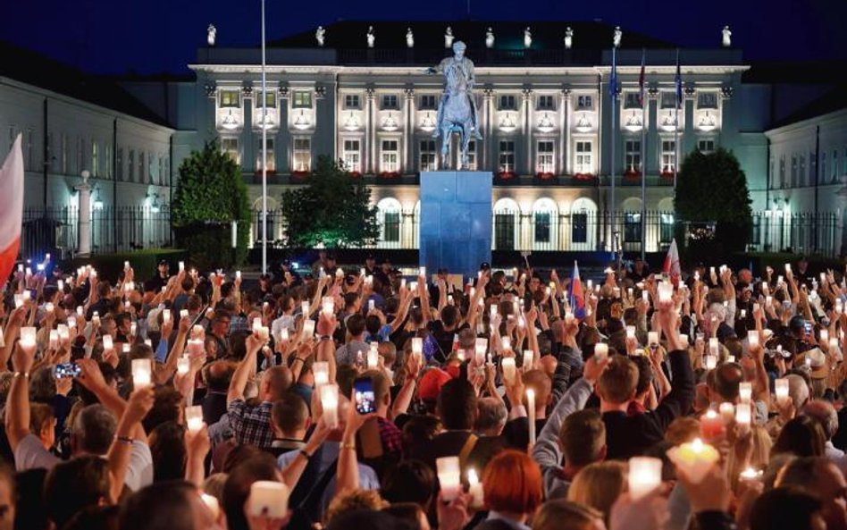 Estetyka w cenie. Ładne obrazki z demonstracji też przysporzyły protestom popularności.