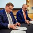 Dokument podpisali prezes LOT-u Rafał Milczarski (z lewej) i prezes Sabre Sean Menke
