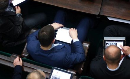 IPady służą posłom nie tylko do pracy z sejmowymi drukam.