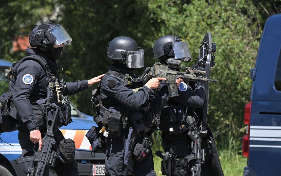 Atak nożownika we Francji. Ciężko ranna strażniczka