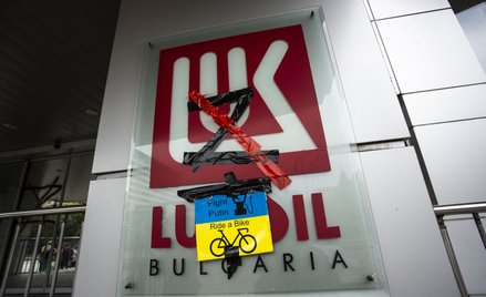 Protestujący przeciwko uzależnieniu Bułgarii od rosyjskiego gazu ziemnego i ropy naftowej oznaczyli 