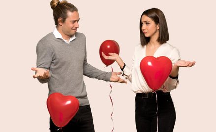 Romantyczny wyjazd, portale randkowe, zakupy w internecie - na co powinien uważać walentynkowy konsu