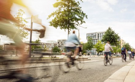 Piesi mają pierwszeństwo na ścieżkach rowerowych