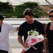 Christian Bale złożył kwiaty w miejscu, niedaleko kina Aurora, gdzie w minionym tygodniu na premierz