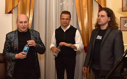 Włodek Pawlik, Cezary Konrad i Paweł Pańta w garderobie