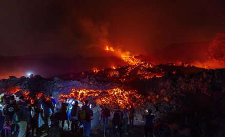 Etna od kilku tygodni utrudnia ruch lotniczy na Sycylii
