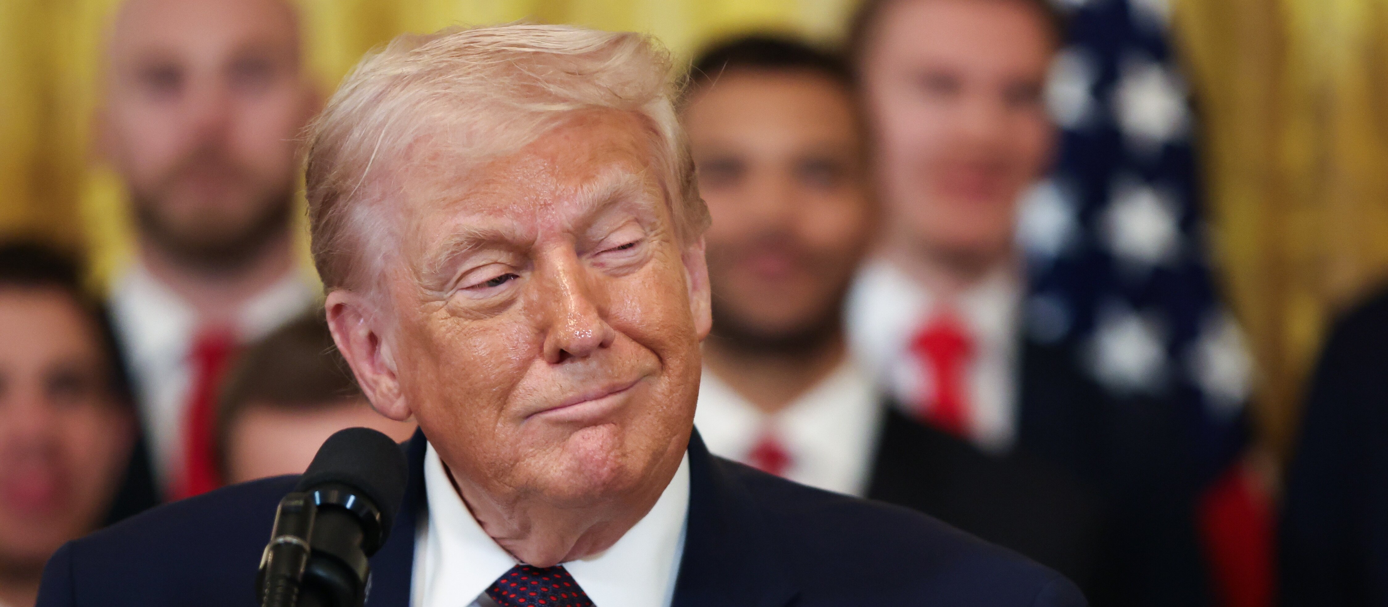 Donald Trump zainwestował co najmniej milion dolarów w obligacje Netflixa i Warner Bros.