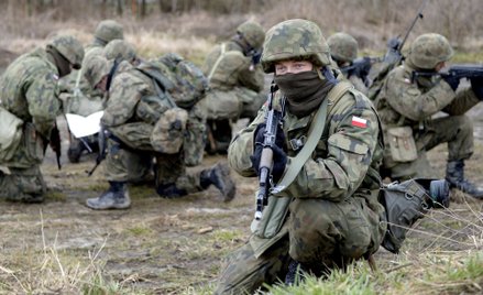 W przypadku ataku na Polskę 58,1 proc. osób nie planowałyby włączyć się w działania obronne