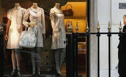 Prada traci blask