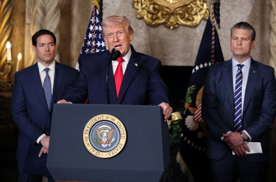 Prezydent USA Donald Trump i jego bliscy współpracownicy, sekretarz stanu Marco Rubio i sekretarz ob