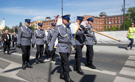 Emerytury mundurowe: doliczanie stażu w cywilu do lat służby na korzystniejszych zasadach