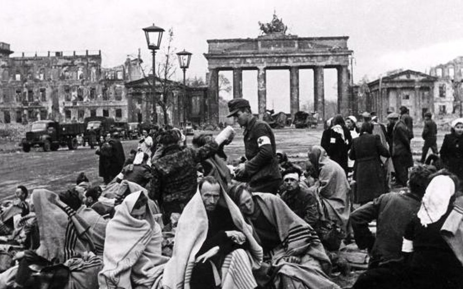 W kwietniu 1945 r. berlińczyków spotkał taki sam los, jakiego za sprawą Niemców doświadczyli w ciągu