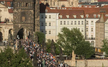 Czesi żegnali pandemię na przyjęciu w centrum Pragi