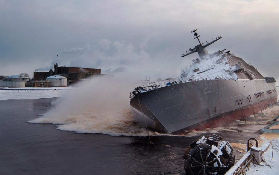 Wodowanie boczne okrętu wielozadaniowego USS Cooperstown (LCS 23). Fot./Lockheed Martin.