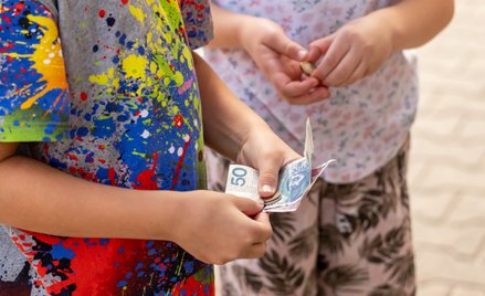 Czy kieszonkowe od dziadków jest zwolnione z podatku od spadków i darowizn?