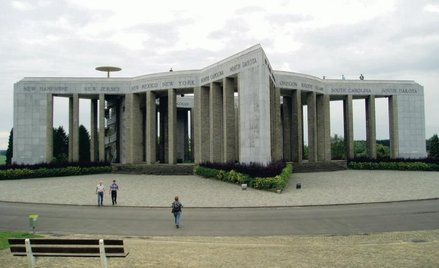 Mauzoleum upamiętniające Amerykanów poległych w obronie Bastogne w grudniu 1944 r.