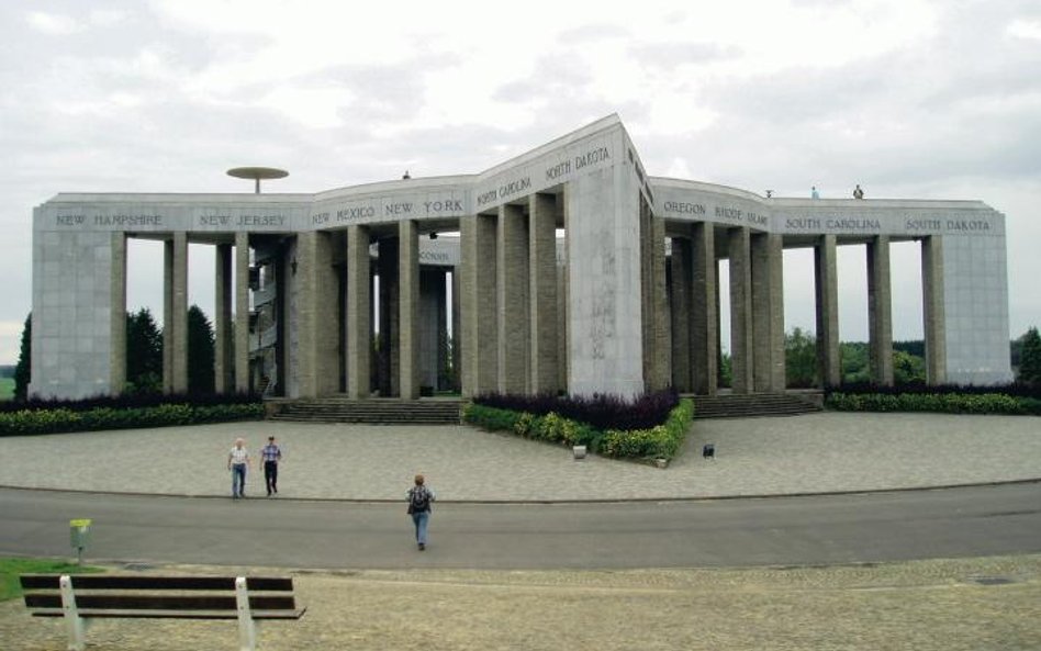 Mauzoleum upamiętniające Amerykanów poległych w obronie Bastogne w grudniu 1944 r.