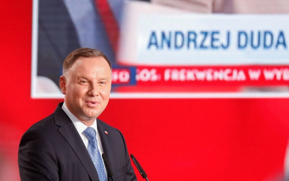 Duda: Rura pęka, on nie wie co robić. Musi przyjść rząd