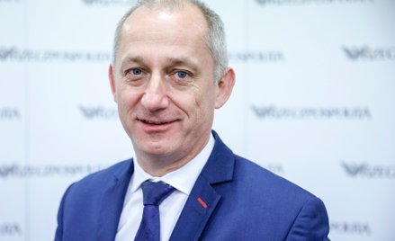 Rządzący zachowują się, jakbyśmy byli na wojnie z Francją