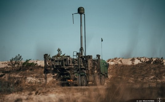 Jedna w wyrzutni pocisków przeciwlotniczych CAMM z 18. Zamojskiego Pułku Przeciwlotniczego w trakcie
