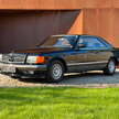 Mercedes 500 SEC z 1983 r. wyceniony został na 22 tys. euro, czyli ponad 100 tys. zł. Dwudrzwiowa we