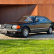 Mercedes 500 SEC z 1983 r. wyceniony został na 22 tys. euro, czyli ponad 100 tys. zł. Dwudrzwiowa we